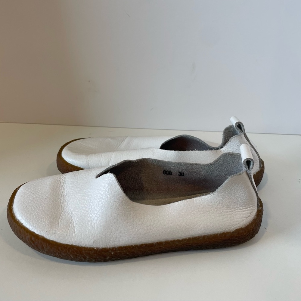 Soft‎ White Leather Loafers Slip On Notch Design Womens 36/5.5 Rubber Sole - Picture 4 of 9